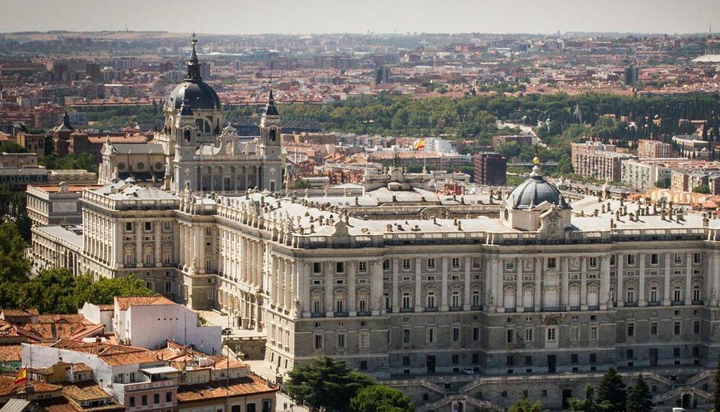 Apartamentos Madrid Centro B Bagian luar foto