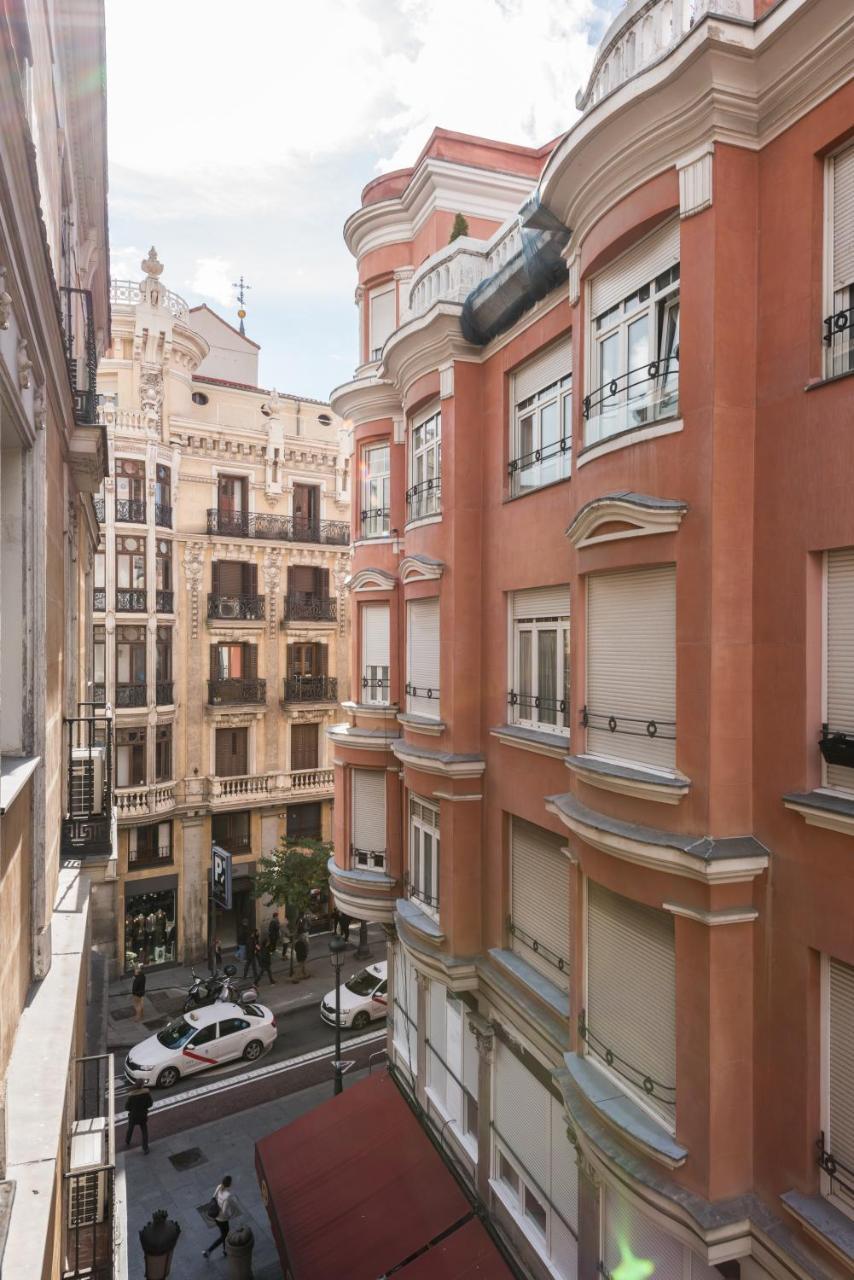 Apartamentos Madrid Centro B Bagian luar foto